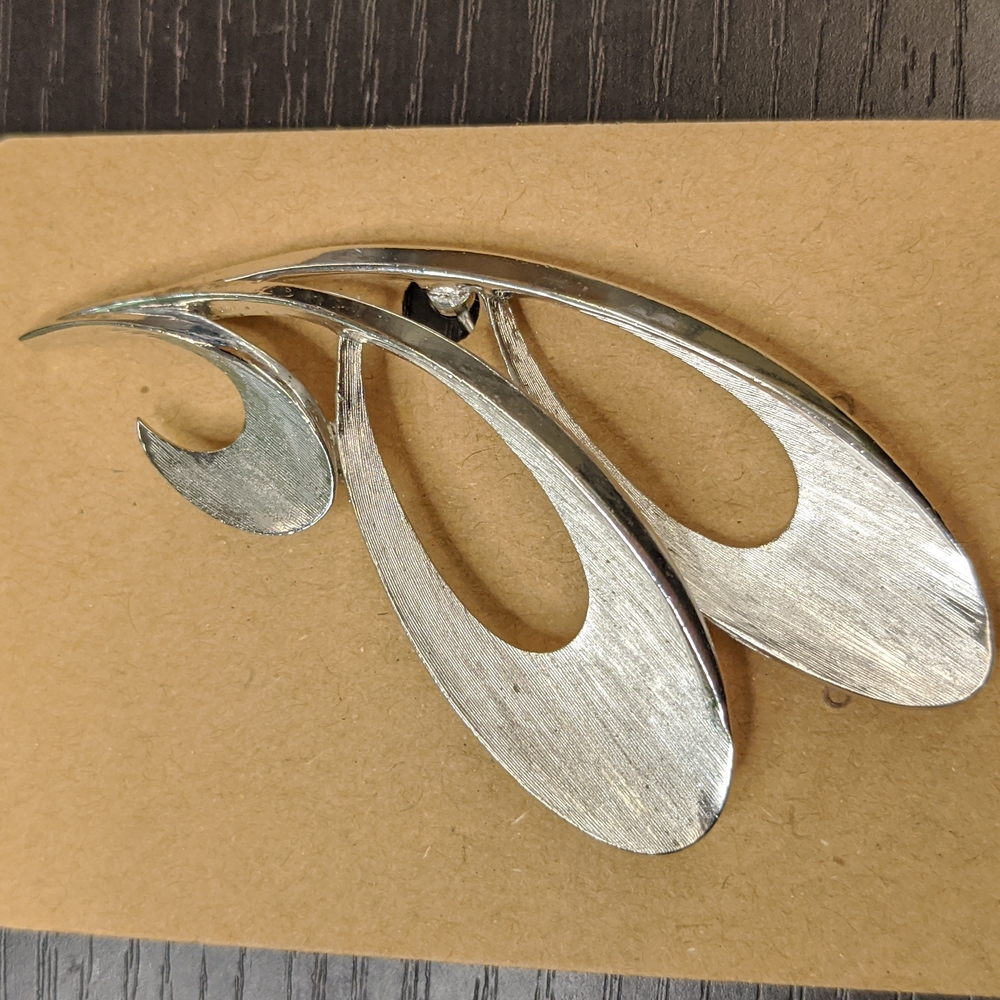 Trifari signed brooch